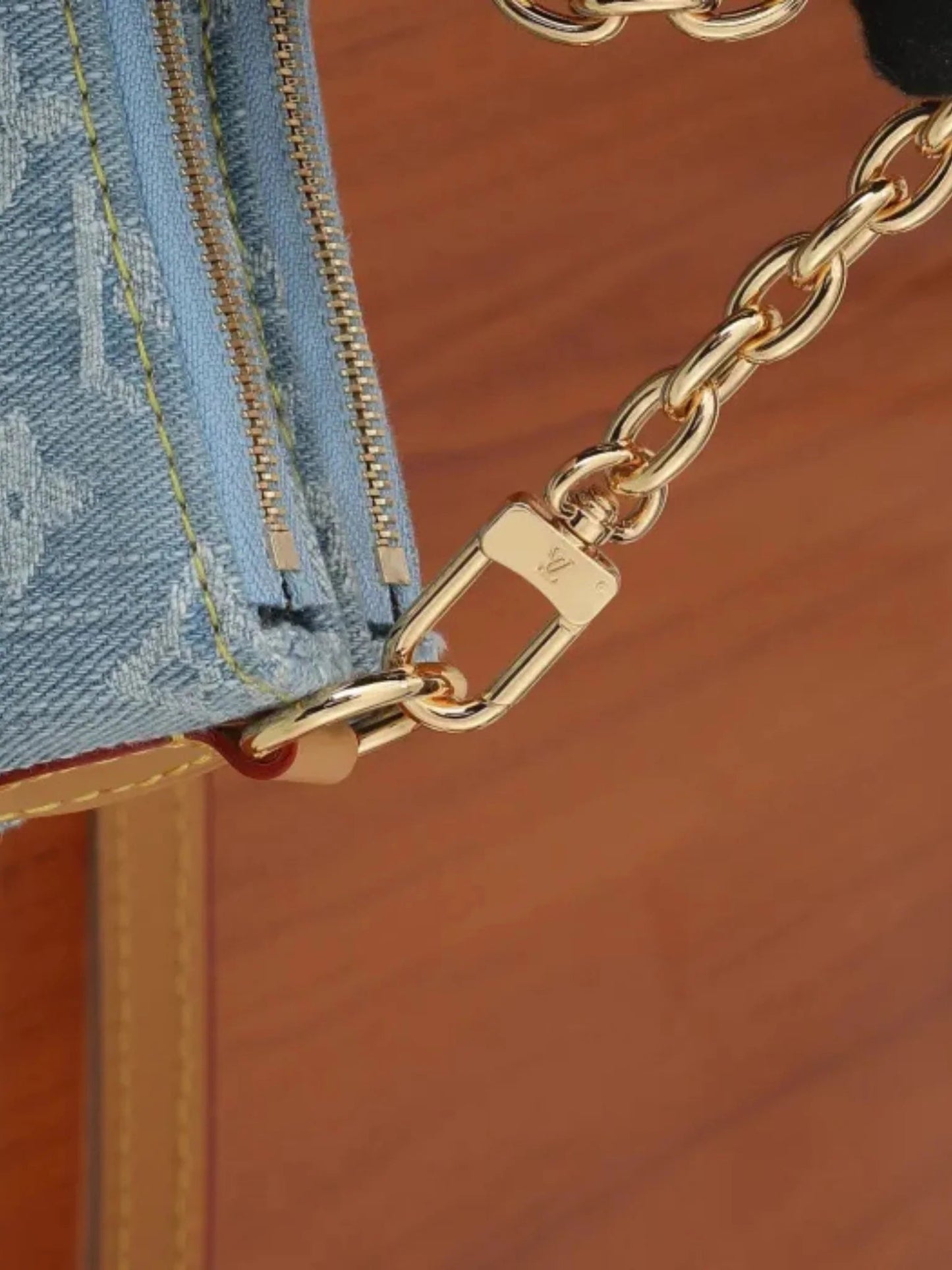 LV POCHETTE SKY BLUE