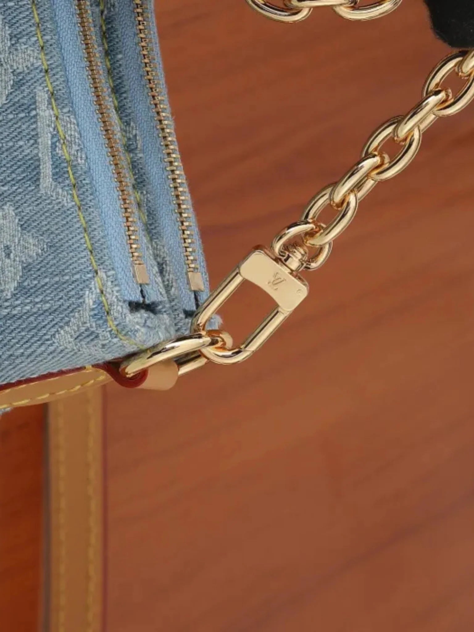 LV POCHETTE SKY BLUE