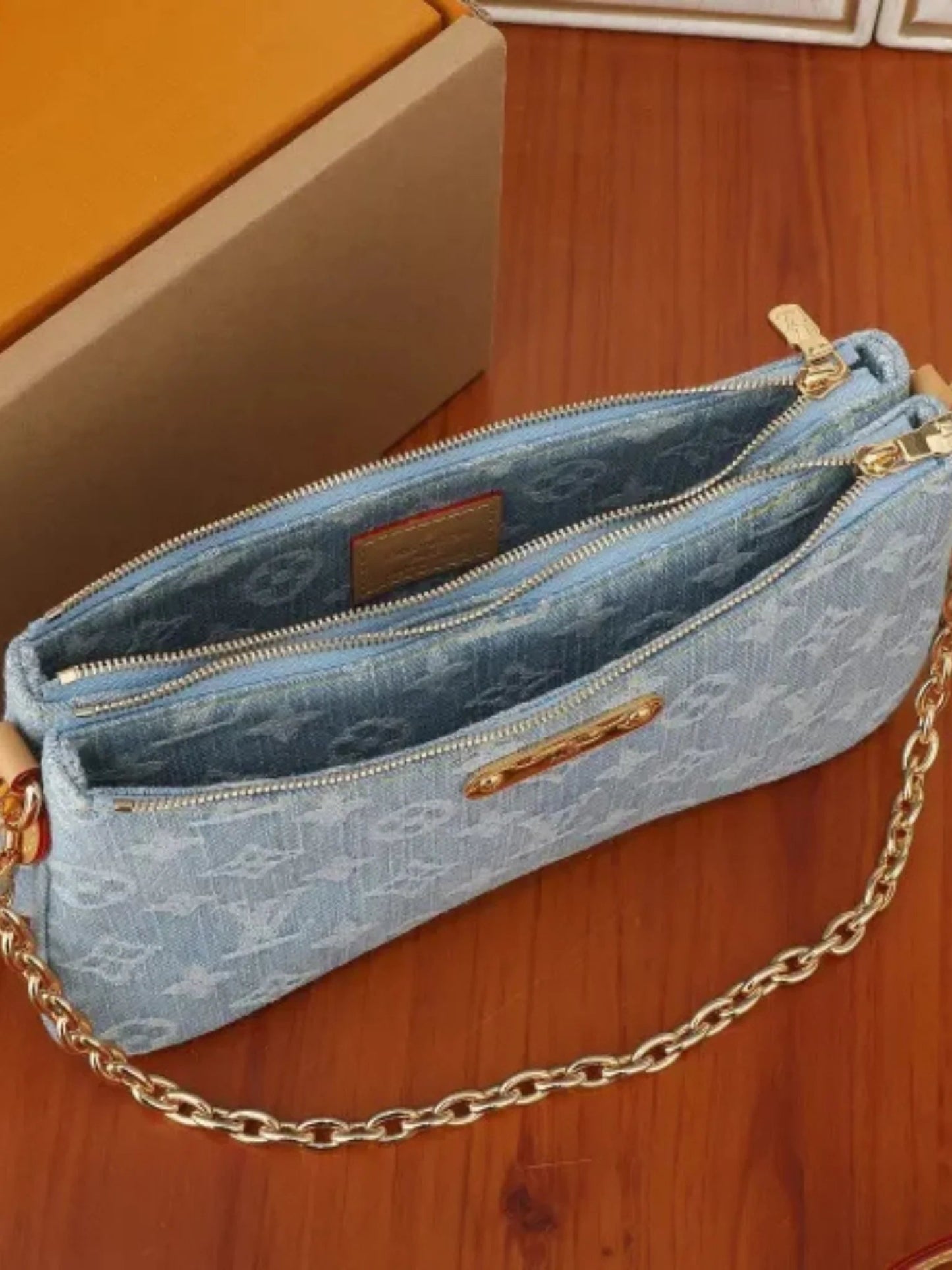 LV POCHETTE SKY BLUE